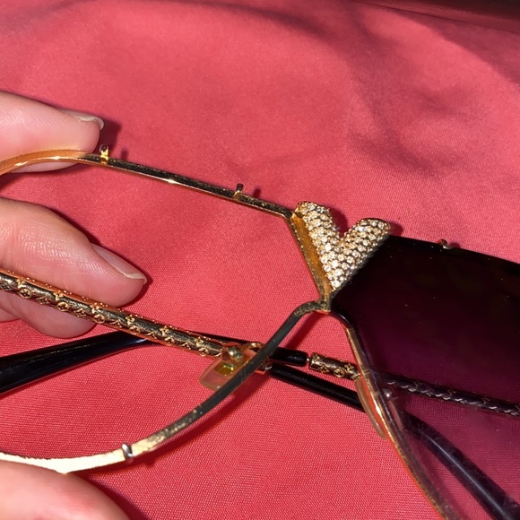- Louis Vuitton sunglasses needs new lenses 💯 - Picture 2 of 5